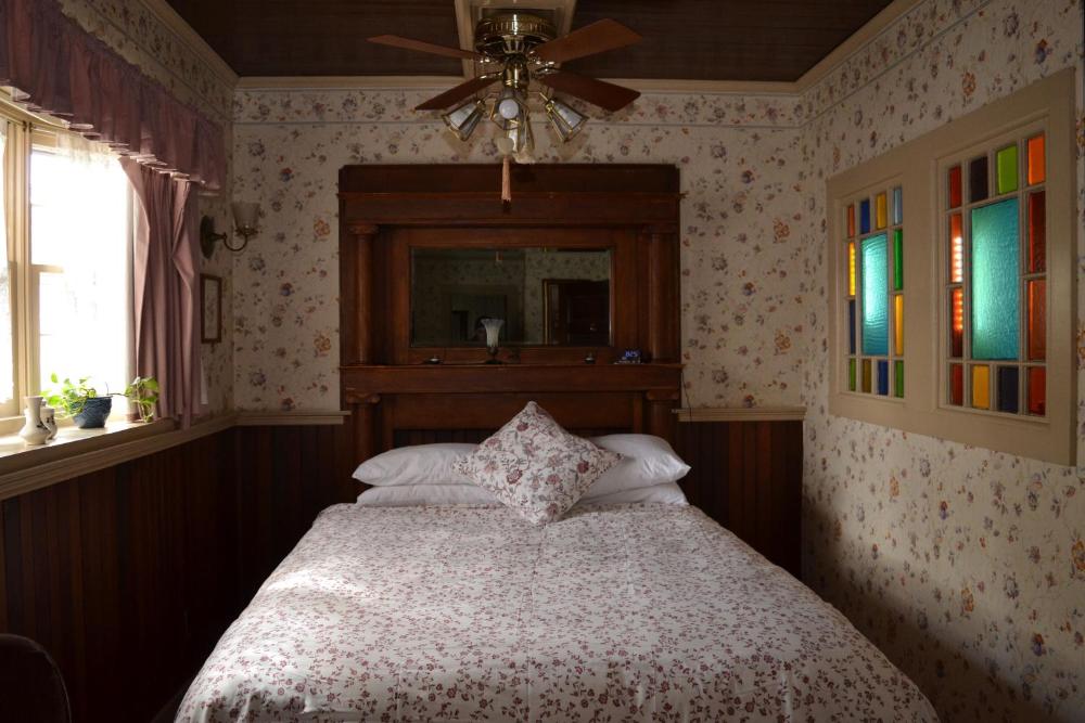 Queen Room interior